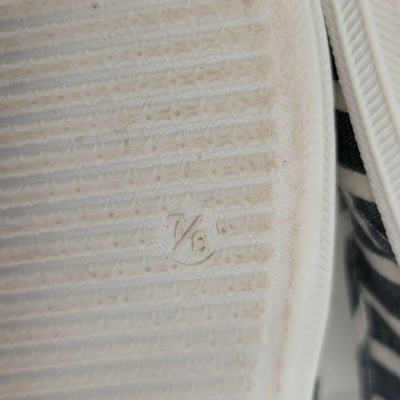 West Loop Womens size M (7-8) White w/ Grey Stripe - Picture 6 of 7